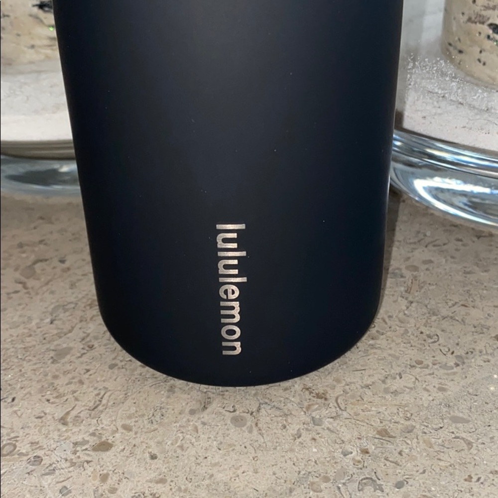Lululemon Stay Hot Keep Cold Bottle. 19 Oz. - Picture 4 of 6